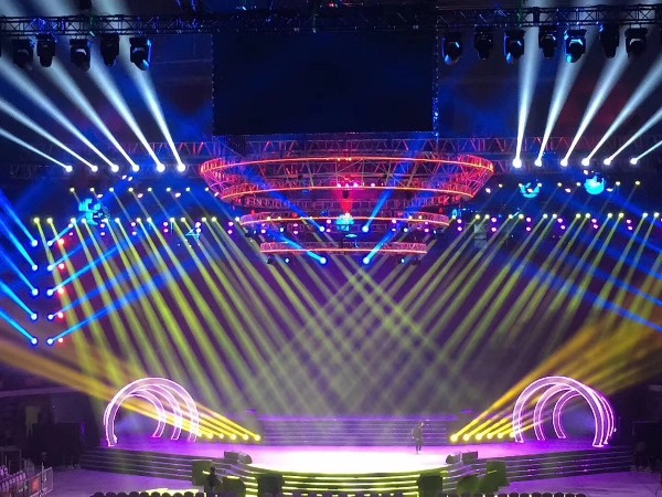 專業(yè)舞臺(tái)設(shè)備一站式服務(wù)，為酒店活動(dòng)打造卓越視聽(tīng)盛宴