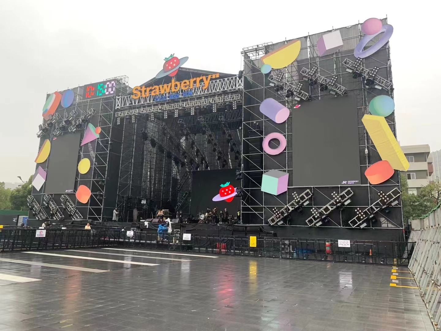 演出舞臺燈光租賃設(shè)備有沒必要租，哪家好？