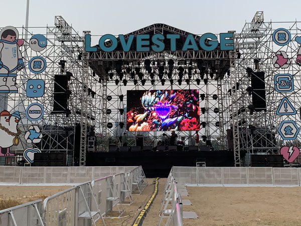 帶你參觀草莓音樂(lè)節(jié)舞臺(tái)搭建全過(guò)程