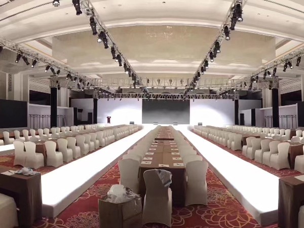 專業寧波燈光租賃公司需具備