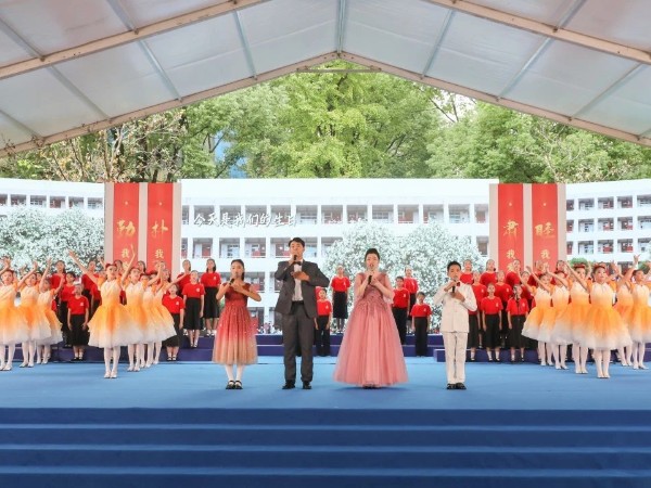 中興中學(xué)120周年教育成果展大會(huì)舞臺(tái)租賃案例