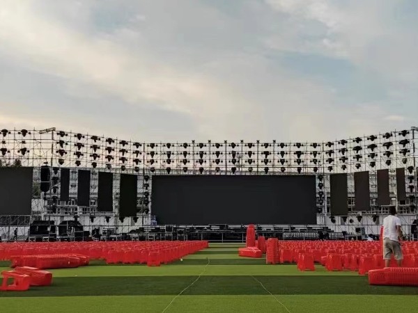 搭建演出舞臺應(yīng)選怎樣的供應(yīng)商呢？