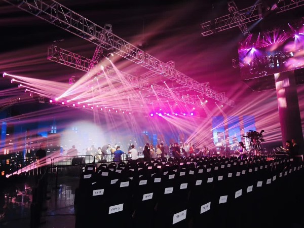 企業(yè)年會一站式舞臺設(shè)備租賃搭建供應(yīng)商