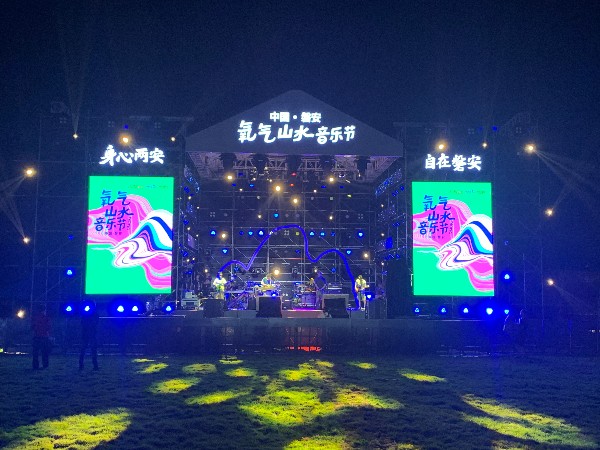 氧氣山水音樂節(jié)舞臺(tái)雷亞架租賃案例