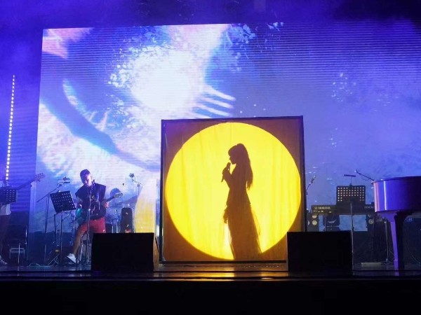 演出挑選舞臺租賃利器助力高燃現(xiàn)場