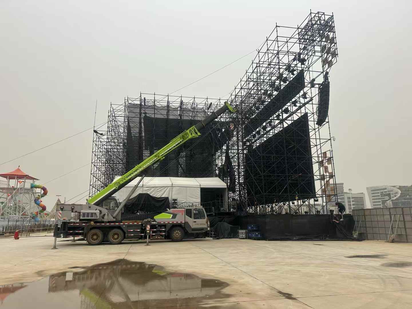 音樂節主辦方最頭疼的“隱形炸彈”？鑫禾舞美用“一體化交鑰匙”方案為您化解