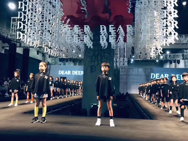 迪迪鹿童裝時裝發布會桁架租賃案例