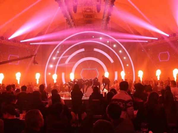 了解設備種類搭配合適燈光租賃設備利于演出