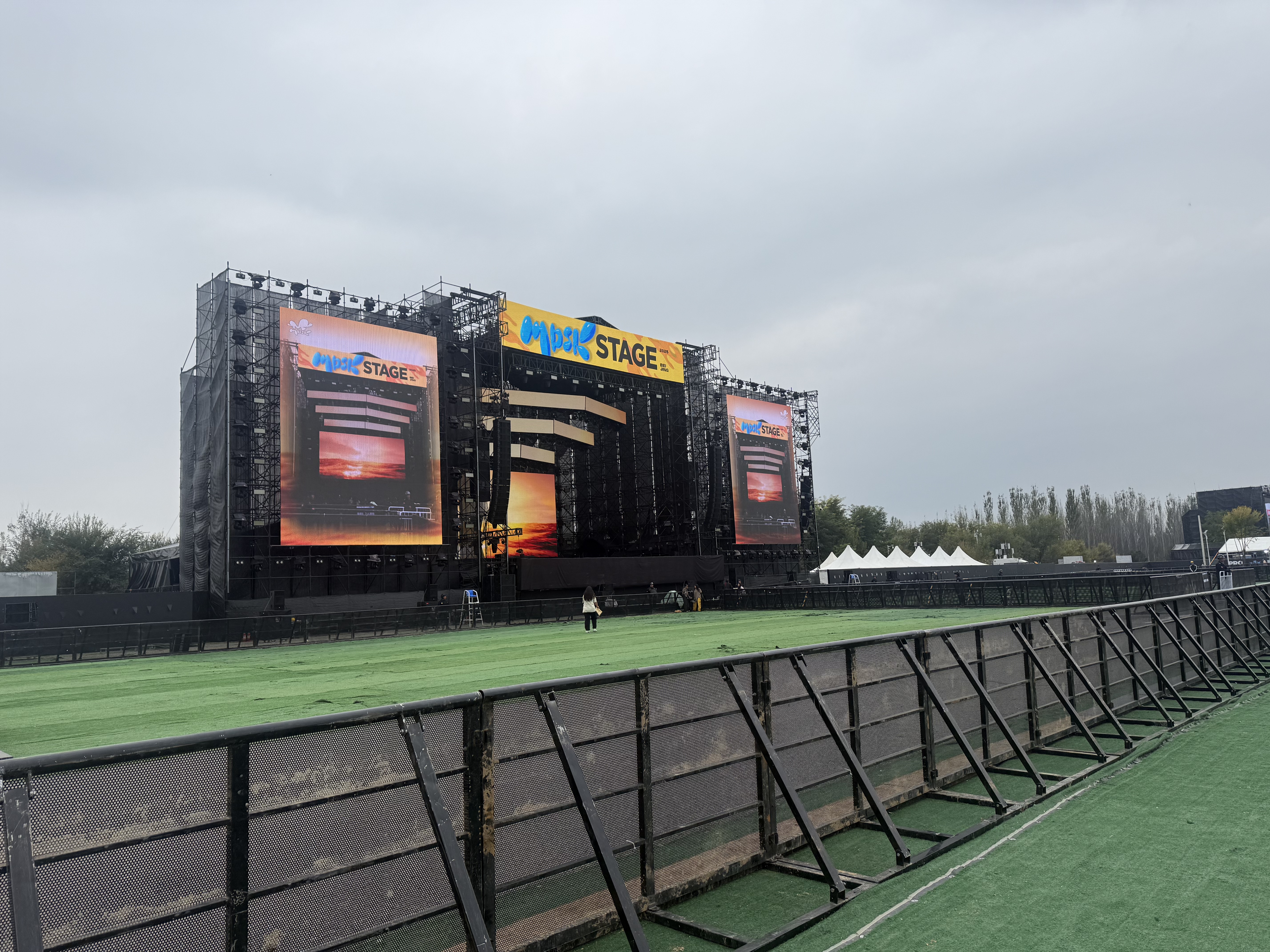 專業舞臺設備租賃，點亮每一場精彩演出