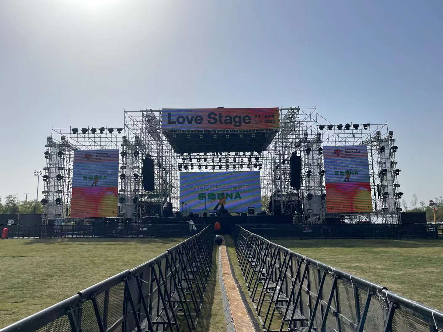 爆火的音樂節(jié)帶給觀眾的體驗如何？看音響租賃設備就知道了