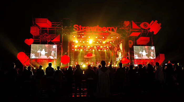 杭州濱江白馬湖會(huì)展中心草莓音樂節(jié)燈光設(shè)備租賃案例