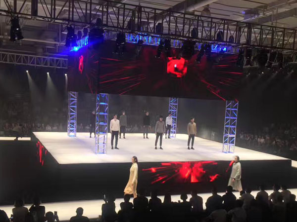 鑫禾舞美齊全的燈光租賃專業服務體現在哪里