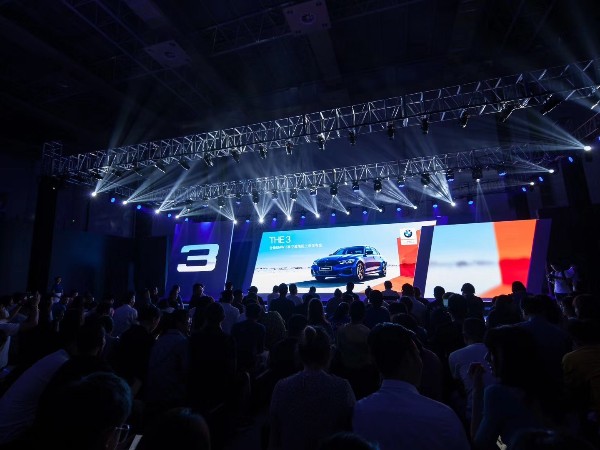 燈光租賃效果要好離不開專業燈光師