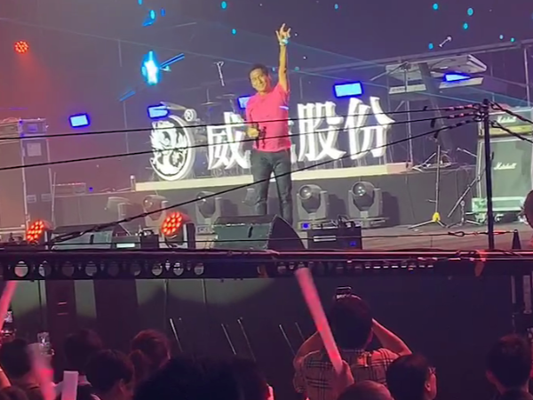 租賃舞臺燈光燈光師很重要