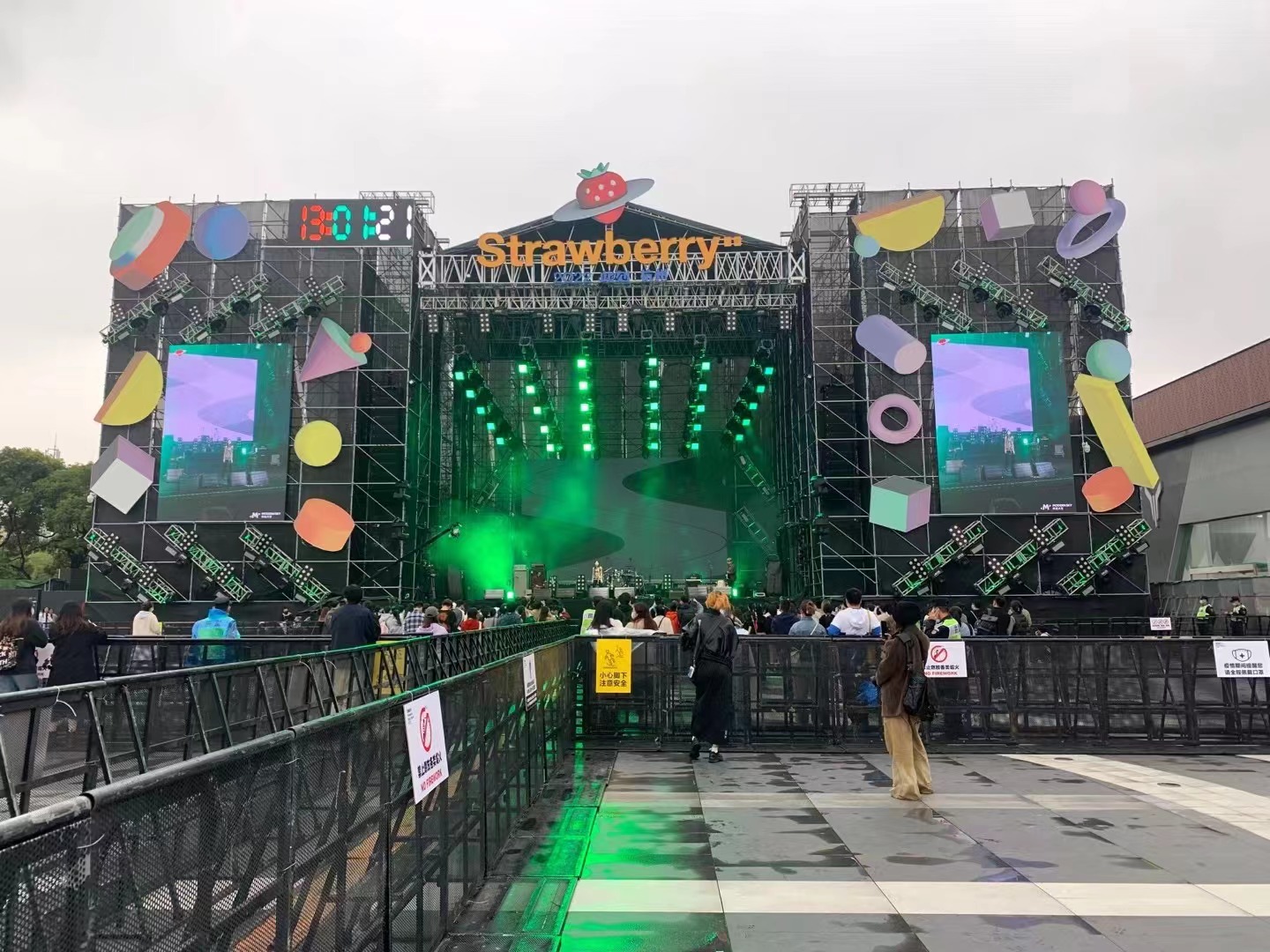 演出舞臺燈光租賃設(shè)備有沒必要租，哪家好？