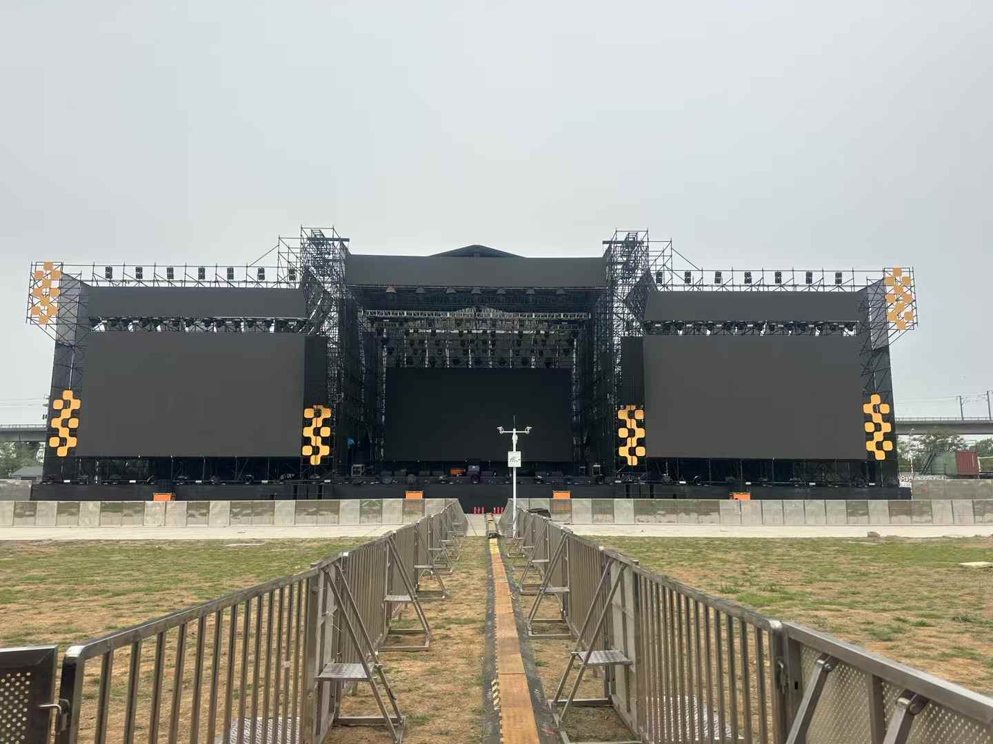 麥田音樂(lè)節(jié)舞臺(tái)燈光設(shè)備租賃搭建服務(wù)成功案例