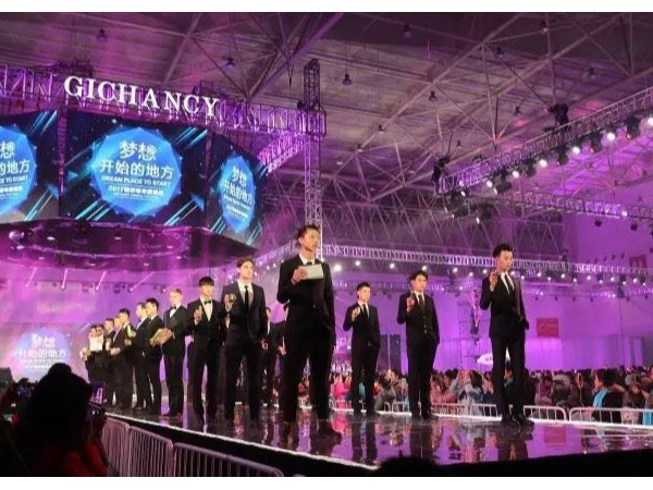 鑫禾舞美告知怎樣才能租到性價(jià)比高的設(shè)備？