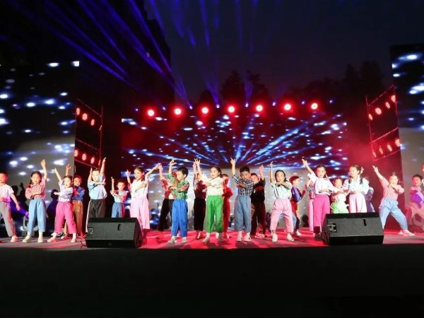 學校畢業(yè)典禮匯演寧波燈光租賃成功案例